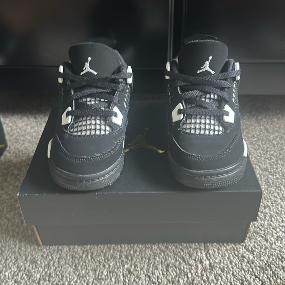 Jordan 4 retro Black and White Sneakers